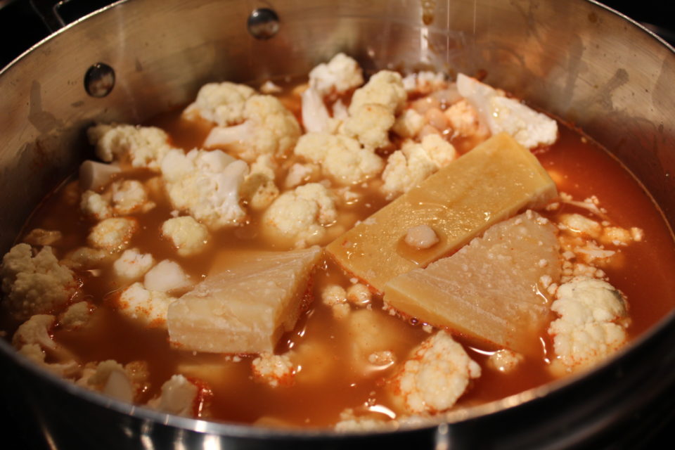 https://eatbreathelove.net/2016/12/tomato-cauliflower-soup/