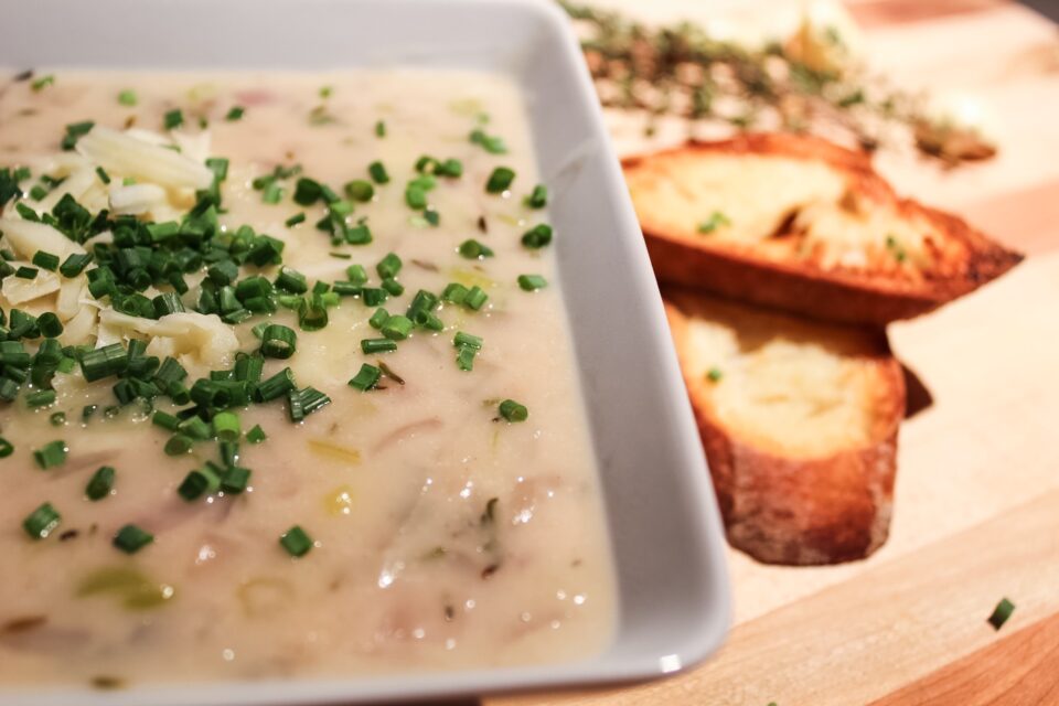 https://eatbreathelove.net/2016/03/soup-sundays-creamy-onion-soup/