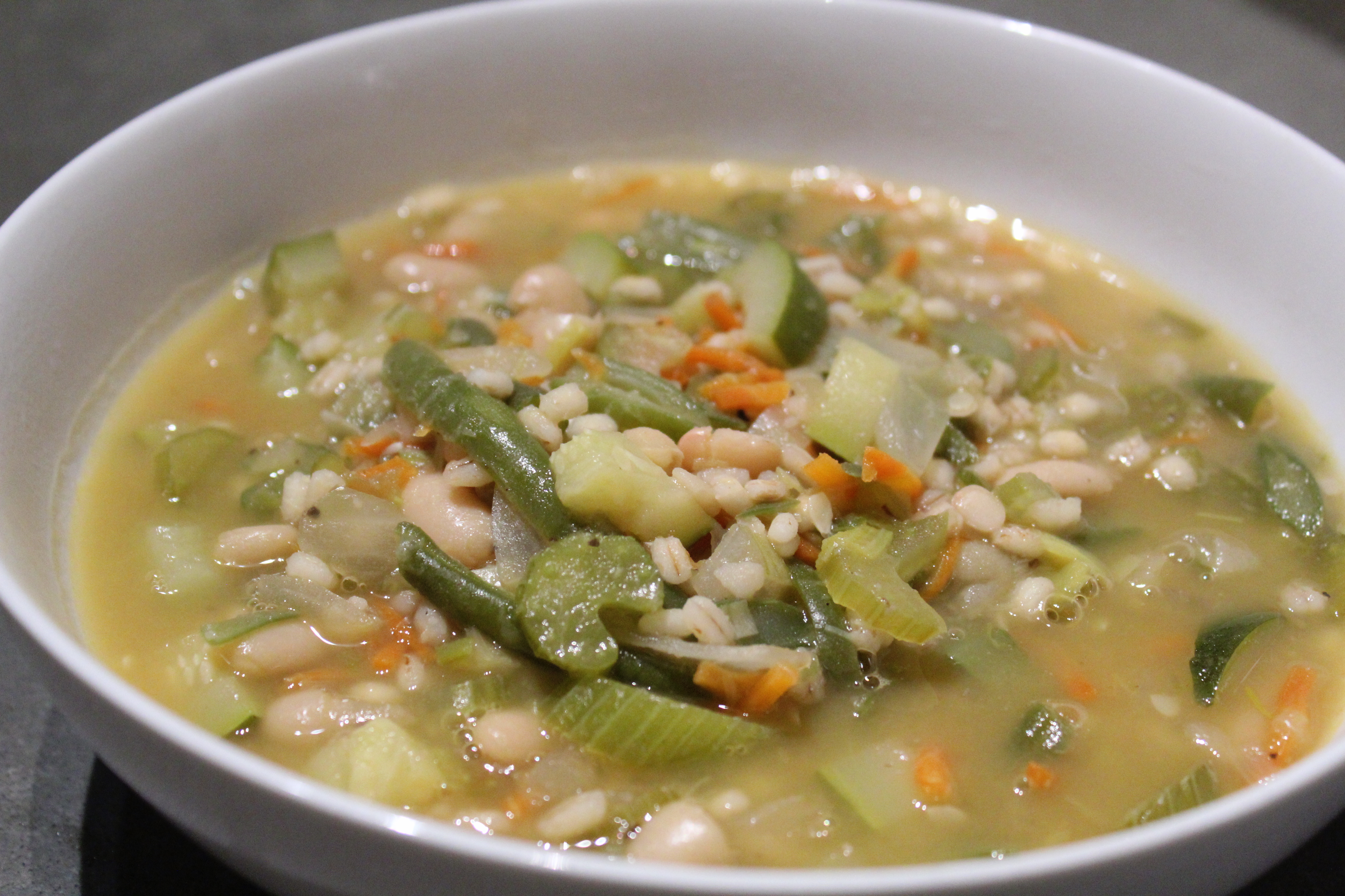 soup sundays: vegetable barley soup