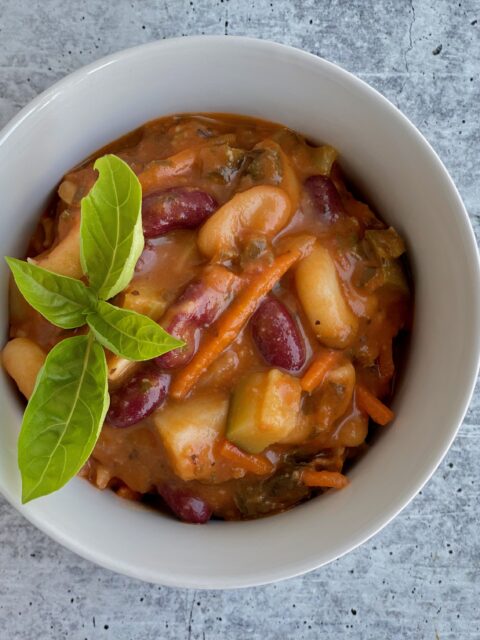 Picture of a bowl of minestrone soup